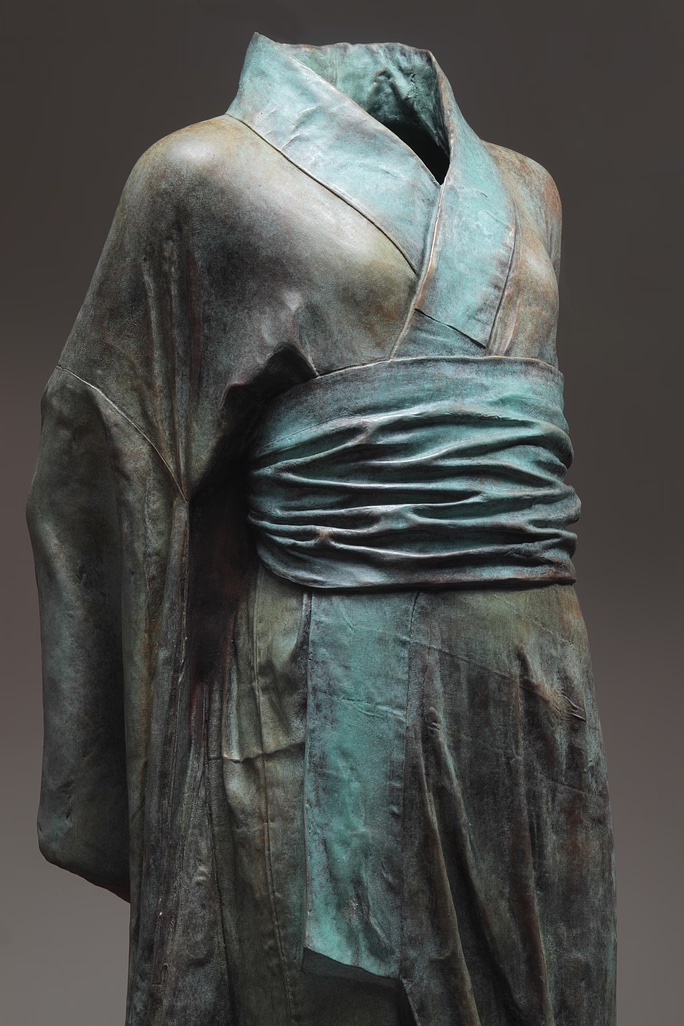 Sculpture of a kimono blue